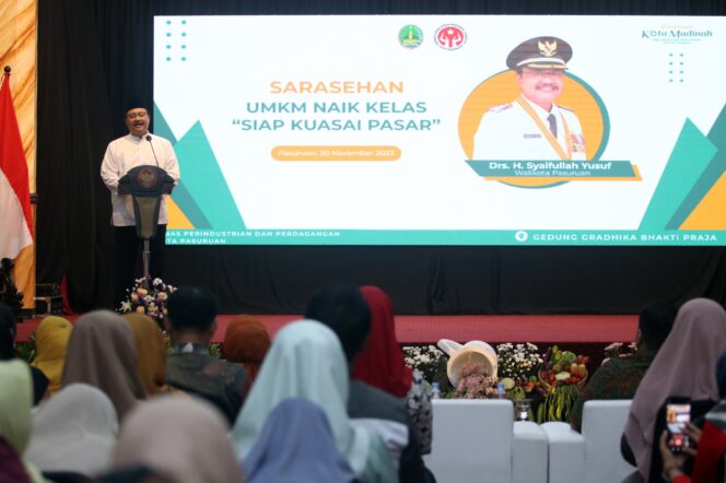 
Buka Serasehan UMKM Naik Kelas, Gus Ipul Minta Pelaku UMKM Terus Berinovasi