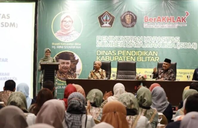 
Upgrade Kemampuan, Bupati Blitar Minta Para Guru Terus Lahirkan Generasi Unggul