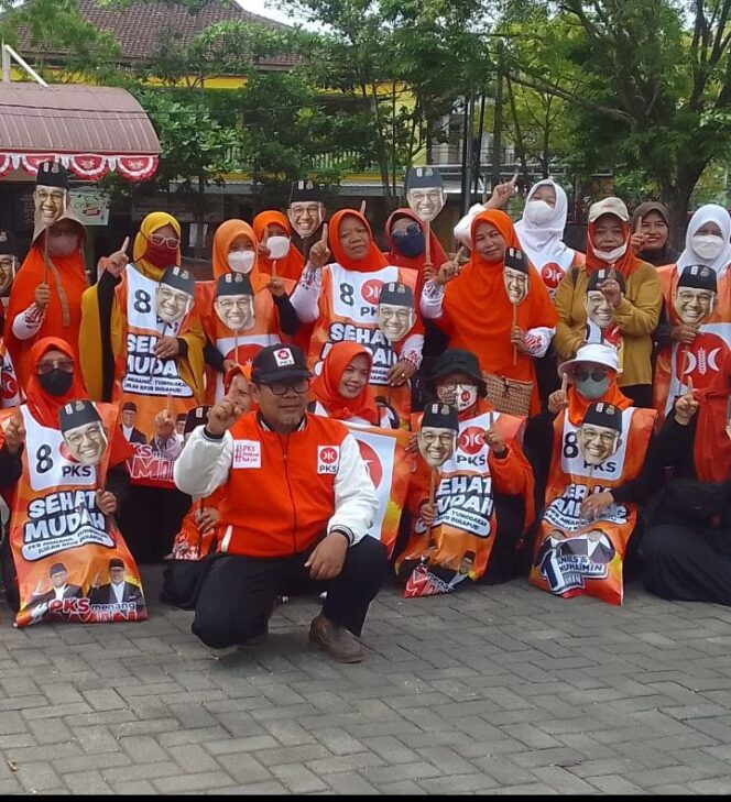 
PKS Trenggalek Gelar Flashmob, Kampanyekan AMIN
