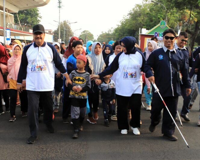
Hari Disabilitas Internasional, Pemkot Pasuruan Gelar Jalan Sehat dan Pawai Mobil Hias 