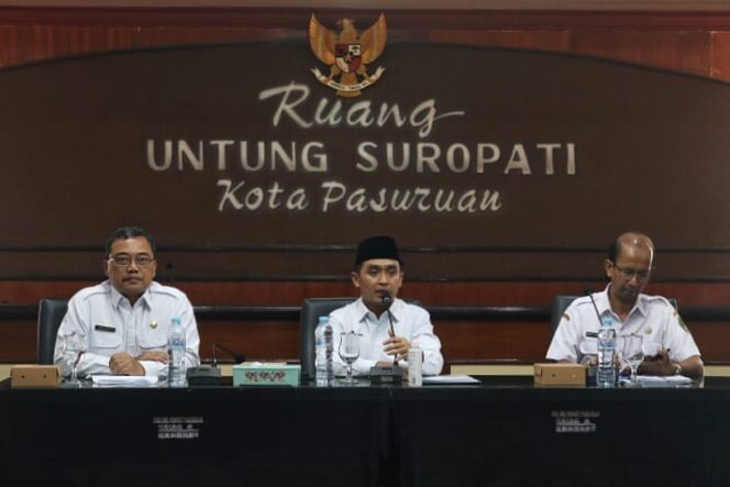 
Mas Adi Minta Seluruh OPD Pemkot Pasuruan Terapkan Tanda Tangan Elektrik di Tahun 2024