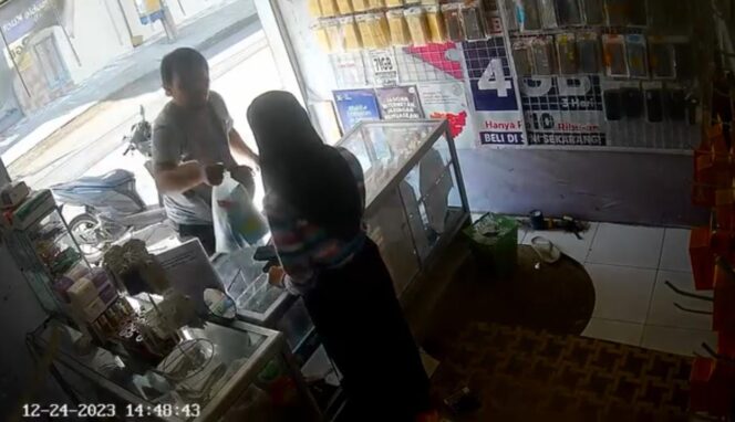 
Waspada Modus Baru Penipuan di Pasuruan, Top up Pulsa ‘Tukar’ Sabun Mandi