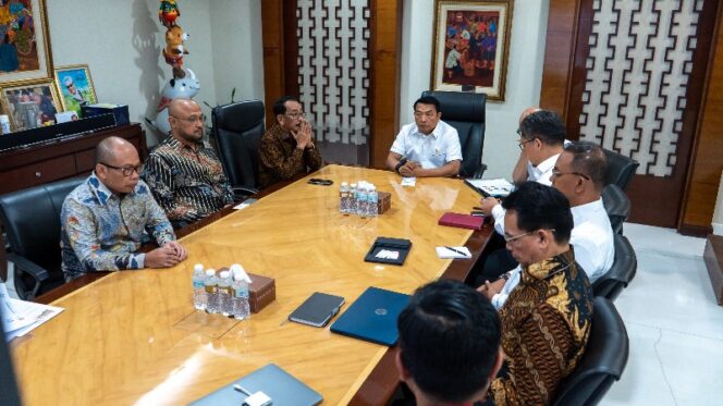 
Industri Karet Nasional Merosot, Moeldoko Dorong Optimalisasi Peran Dewan Karet Tripartit Internasional