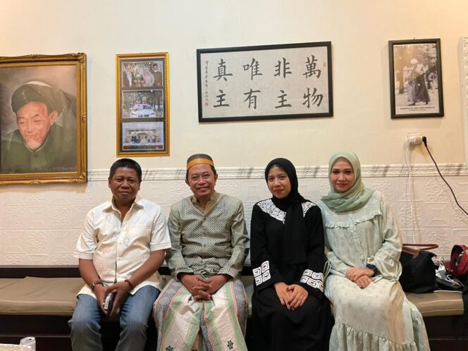
Minta Doa Restu di Pileg 2024, Ghina Rabbani Sowan ke PP Nurul Jadid Probolinggo