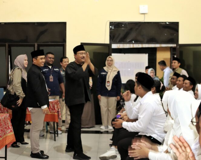 
Ini Pesan Gus Ipul kepada Petugas KPPS Pemilu 2024 yang Baru Dilantik