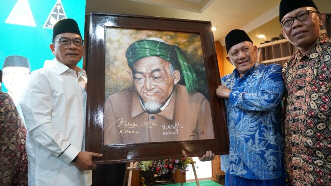 
Bicara di Halaqoh Kebangsaan Ikatan Alumni Pesantren Tebuireng, Moeldoko: Teladan KH. Hasyim Asy’ari Harus Terus Dijaga