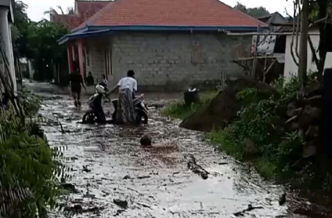 
Banjir Lumpur Rendam Permukiman Warga Winongan Pasuruan