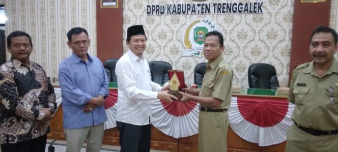 
DPRD Kabupaten Sukoharjo Belajar tentang ‘Bendungan’ ke Trenggalek