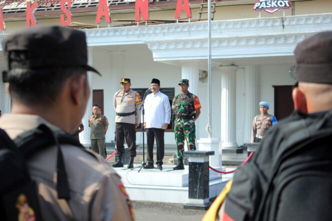 
Ini Pesan Gus Ipul Saat Pimpin Apel Personel Pengamanan Pemilu 2024 