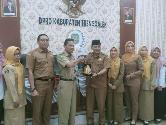 
Sekretariat DPRD Kabupaten Blitar Belajar tentang Permenpan II Tahun 2024 ke Trenggalek