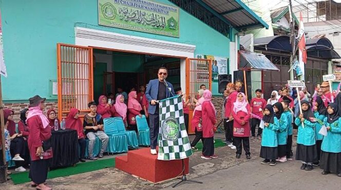 
Ustadz Yusuf Mansur Lepas 800 Siswa di Karnaval Awrad 2024