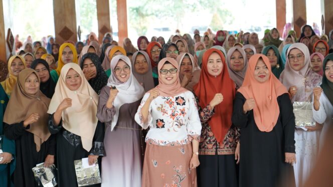 
Hadiri Siraman Rohani, Bupati Blitar Ajak Warga Tingkatkan Kualitas Iman dan Ukuwah Islamiyah
