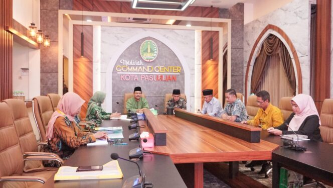 
Gus Ipul Berharap BPR Kota Pasuruan Lebih Inovatif dan Produktif dalam Mendapatkan Kepercayaan Masyarakat