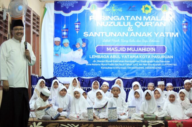 
Hadiri Nuzulul Qur’an dan Santunan, Gus Ipul Sampaikan Banyak Anak Yatim Piatu Masa Depannya Sukses