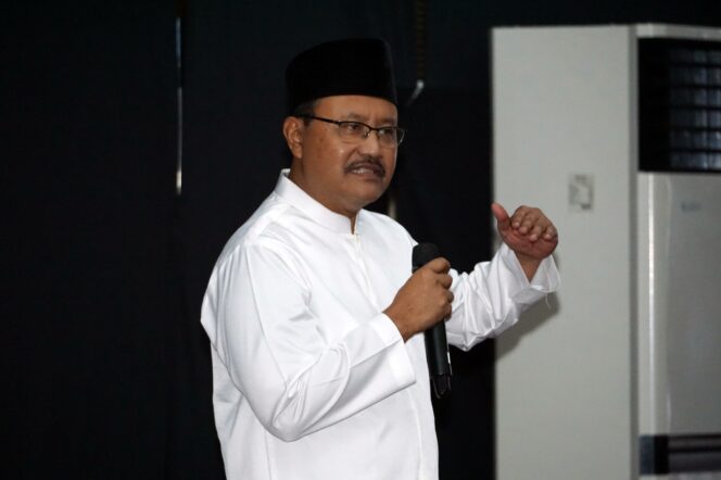 
Terawih Bersama, Gus Ipul Harapkan Pegawai Saling Berjabat Tangan Bertekat Kuat Bantu Pembangunan Kota Pasuruan