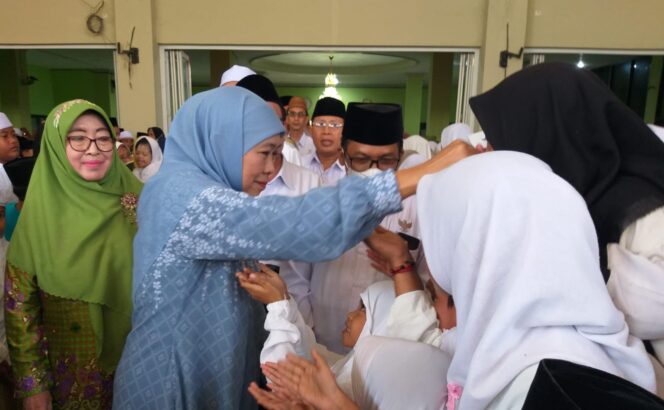 
Baznas Jatim Salurkan Santunan untuk 1000 Yatim Piatu di Pasuruan