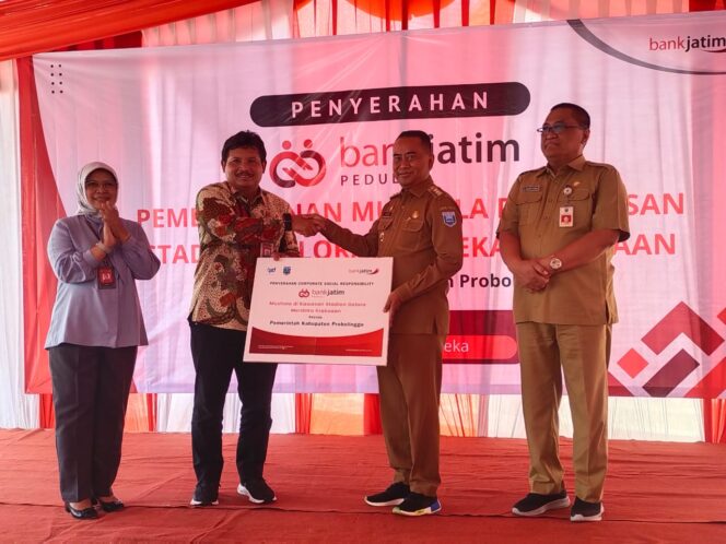 
Bank Jatim Peduli Berikan Bantuan untuk Pembagunan Mushola Merdeka di SGM Kraksaan