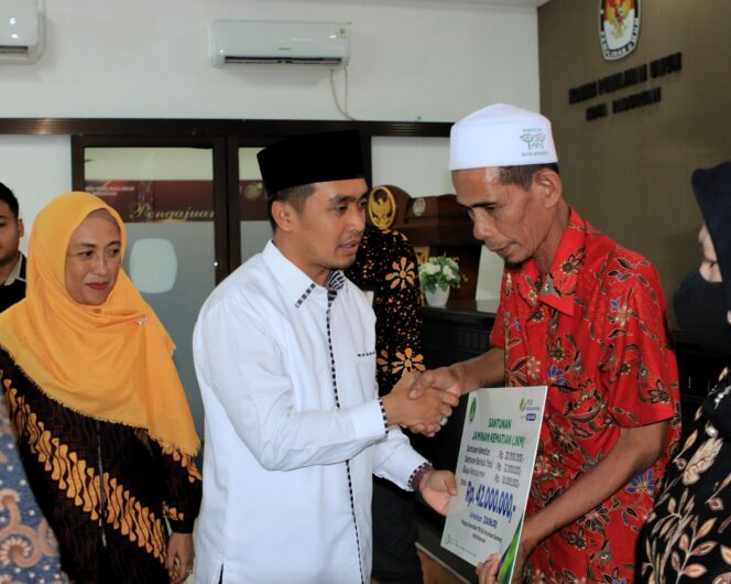 
Mas Adi Sebut Petugas Pengamanan TPS yang Gugur Pasca Pemilu Adalah Pahlawan Demokrasi