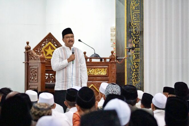 
Gus Ipul Salat Ied Bersama Warga Bugul Permai