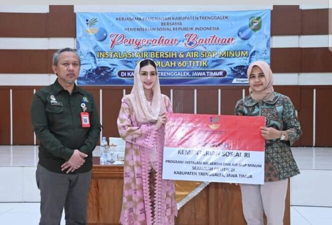 
Pemkab Trenggalek Terima Bantuan Instalasi Air Bersih dari Kemensos, Begini Kata Ketua TP PKK