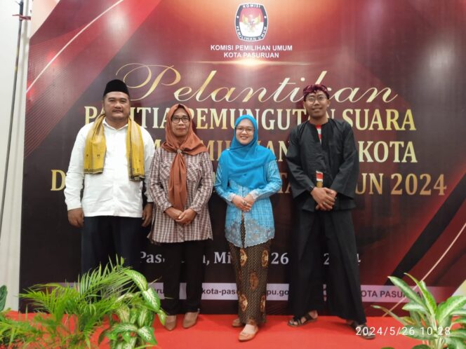 
Unik, PPS Pilkada 2024 di Kota Pasuruan Dilantik dengan Gunakan Pakaian Adat