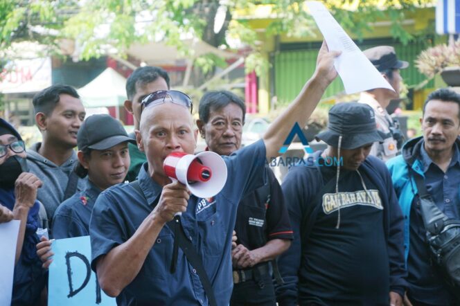 
Puluhan Jurnalis di Pasuruan Gelar Aksi Demo Tolak Draf RUU Penyiaran