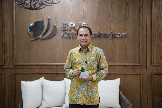 
Tingkatkan Efektivitas Penggunaan Biaya Operasional, BPJS Ketenagakerjaan Terima Penghargaan Grab