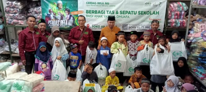 
LAZISNU Kota Pasuruan Bagi-bagi Tas dan Sepatu Gratis untuk Anak-anak Yatim