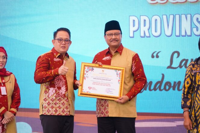 
Gus Ipul Kembali Dinobatkan Sebagai Kepala Daerah Peduli Lansia
