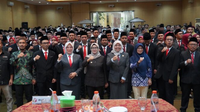 
Bupati Blitar Ajak Anggota Bawaslu Tingkat Kelurahan dan Desa Netral Dalam Pilkada 2024