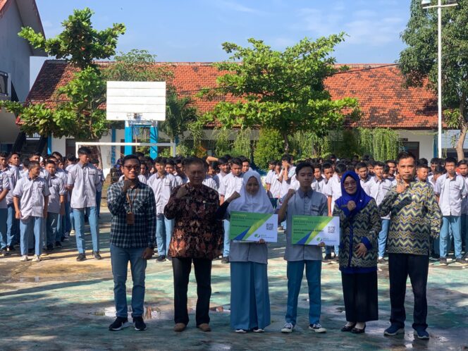 
Ratusan Siswa Magang SMKN 2 Kraksaan Terlindungi BPJS Ketenagakerjaan