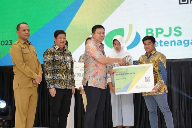 
Revisi UU Desa Resmi Disahkan, Perangkat dan Pekerja Ekosistem Desa di Pasuruan Kini Dilindungi Jamsostek