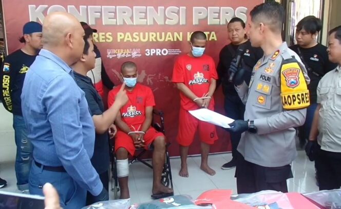 
Dua Komplotan Maling Spesialis Mobil Pikap di Pasuruan Ditangkap