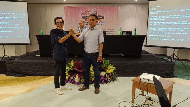 
Sah! Ainun-Amir Dipercaya Sebagai Ketua dan Sekretaris AMSI Jatim 2024-2028
