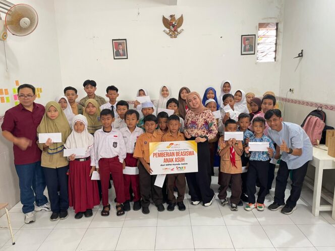
Momen Hari Anak: MPM Honda Jatim Kembali Salurkan Beasiswa untuk Anak Asuh