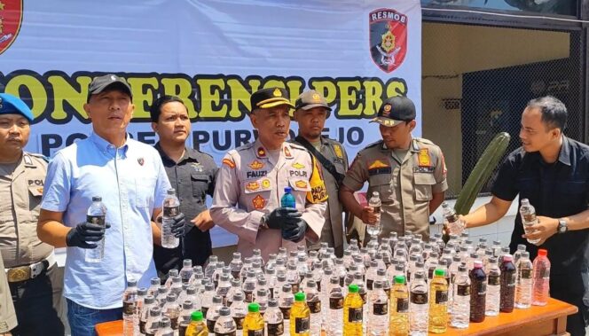 
Ratusan Botol Miras Siap Kirim Berhasil Diamankan Polisi