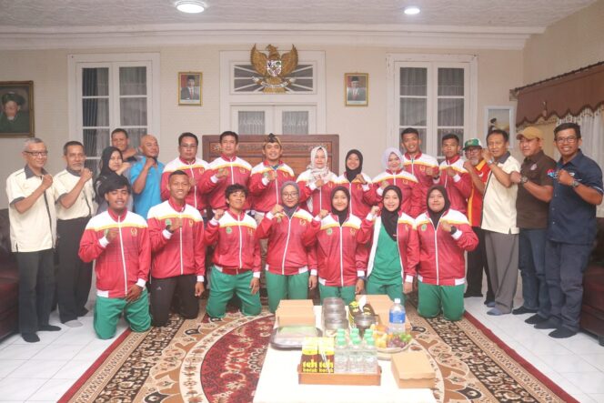 
Mas Adi Berangkatkan Belasan Atlet Kota Pasuruan ke PON XXII Aceh-Sumut