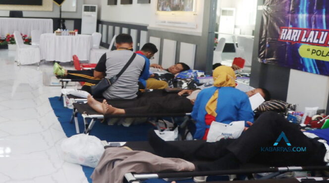 
Begini Cara Polisi di Pasuruan Peduli Masyarakat dengan Lakukan Donor Darah
