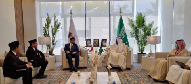 
Menag Yaqut Diterima Menhaj Tawfiq, Bahas Persiapan Haji 2025