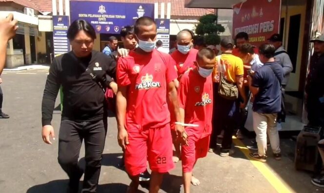 
Dua Pria Pencuri Gerobak Tebu di Pasuruan Ditangkap Berkat Rekaman CCTV