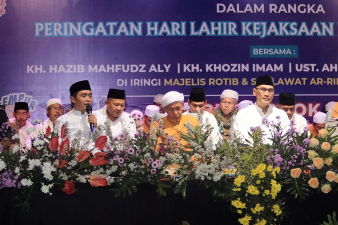 
Hadiri Sholawatan Peringatan Hari Kejaksaan RI Ke 79, Mas Adi Sampaikan Ini…