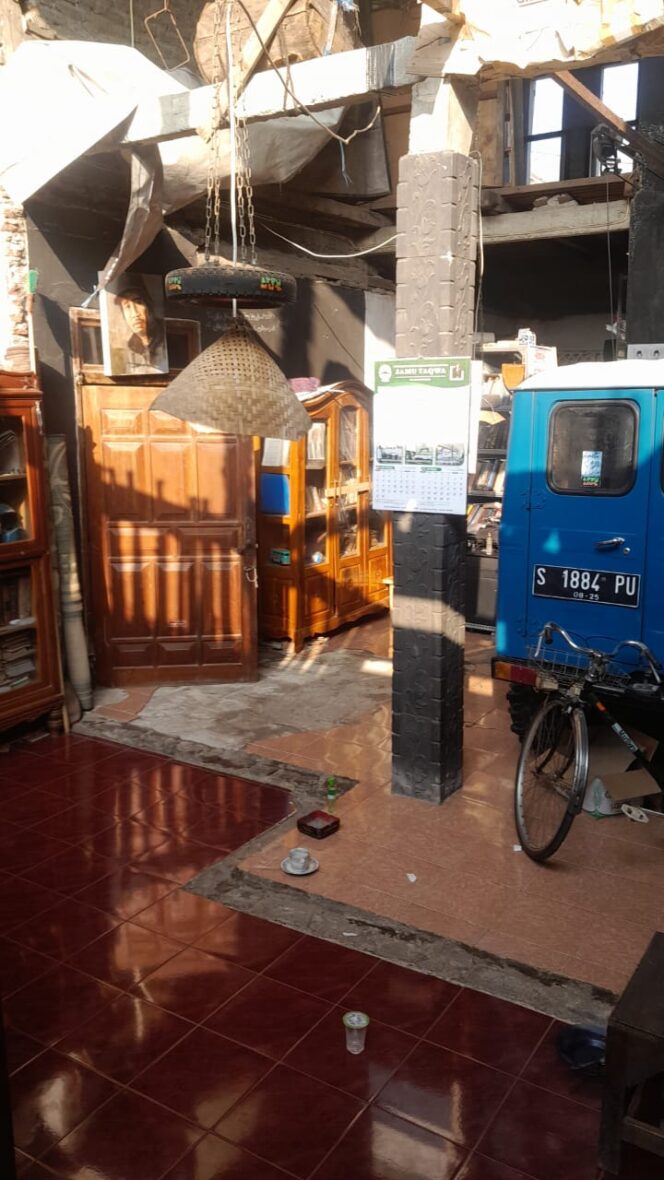 
Ponpes Besuk dan Kiai Mas Hadi