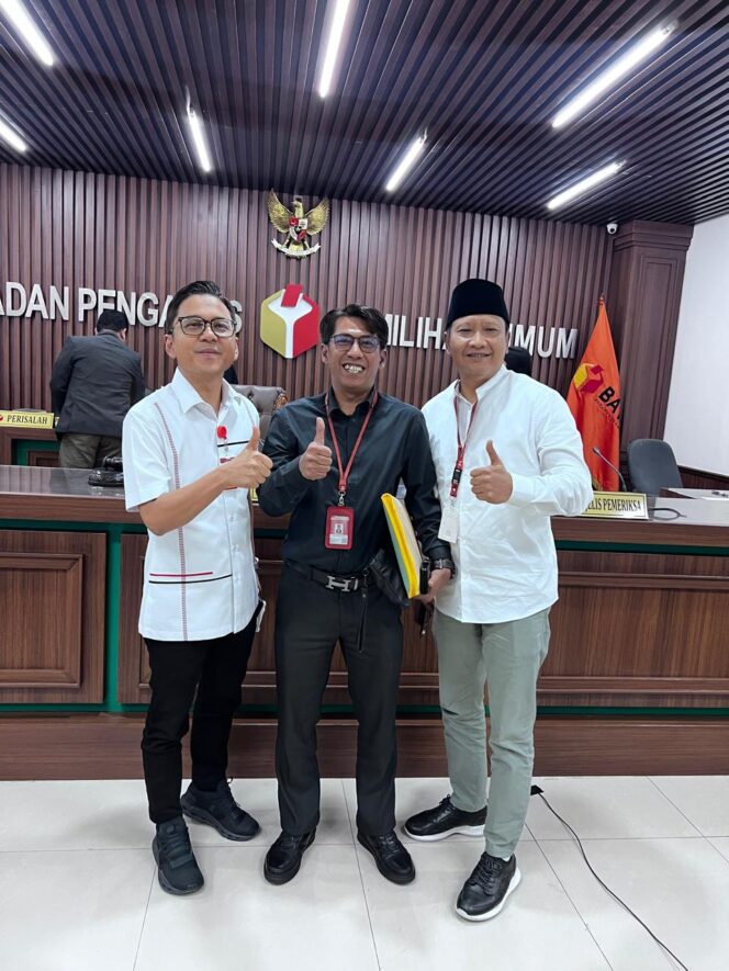 
Menang Gugatan, Bawaslu RI Nyatakan Gus Irsyad Tetap Resmi Dilantik Jadi DPR RI