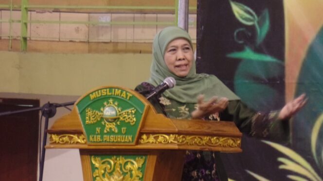 
Cagub Khofifah Sapa Ribuan Kader Muslimat NU Pasuruan Raya