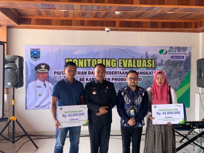 
BPJS Ketenagakerjaan Serahkan Santunan Rp. 42 Juta kepada Ahli Waris Aparatur Desa Kabupaten Probolinggo