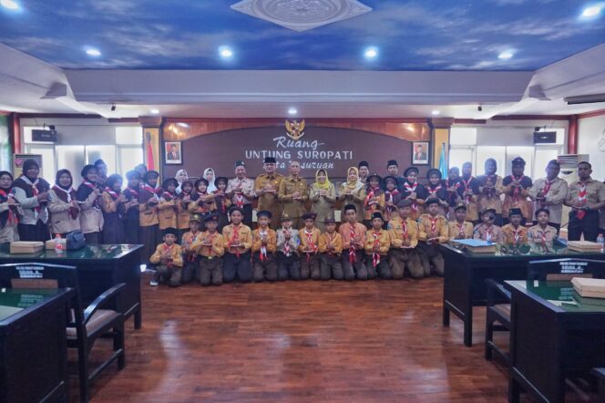 
Pjs Walikota Pasuruan Semangati Puluhan Siswa Raih Prestasi di Ajang Jelajah Santri Ke-8 