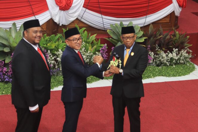 
Tiga Pimpinan DPRD Kota Pasuruan Resmi Dilantik 