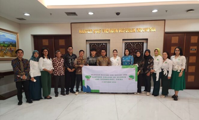 
Moeldoko Lepas Penerima Beasiswa Agri Srikandi ke Nantong College of Science and Technology