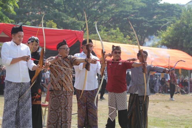 
Festival Panahan Tradisional Bayt Al-Hikmah Tingkat Nasional Sukses Digelar dan Diikuti Ratusan Peserta