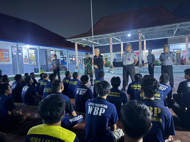
Kadiv Pas Kanwil Kemenkumham Jatim Sidak Lapas Pasuruan